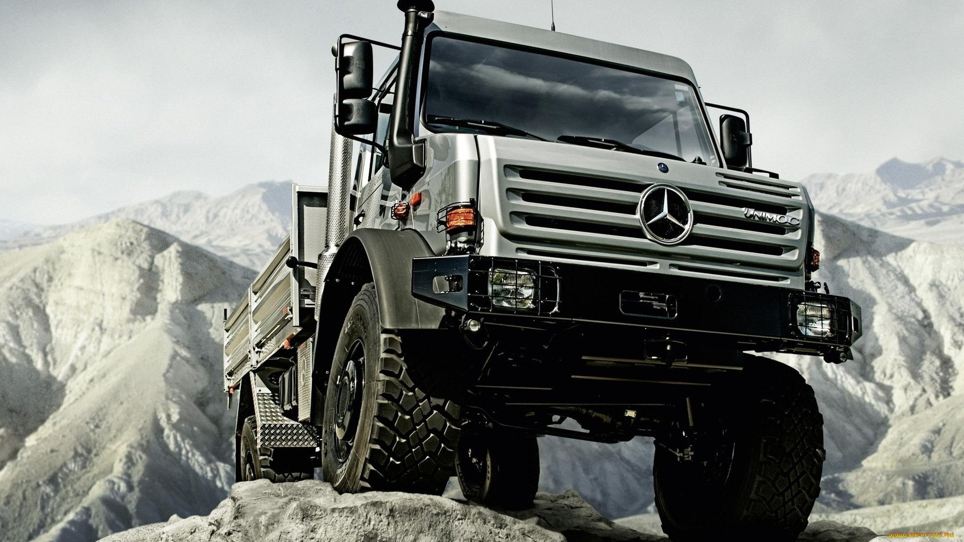 , mercedes, trucks